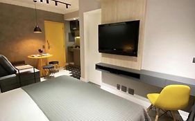 Studio moderno - Jardins: Cama Queen, Ar e Garagem
